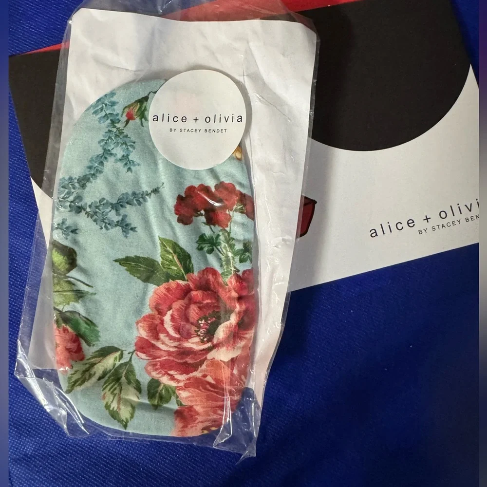 Alice + Olivia by Stacey Bendet Blooming Within floral Face mask-NWT in plastic